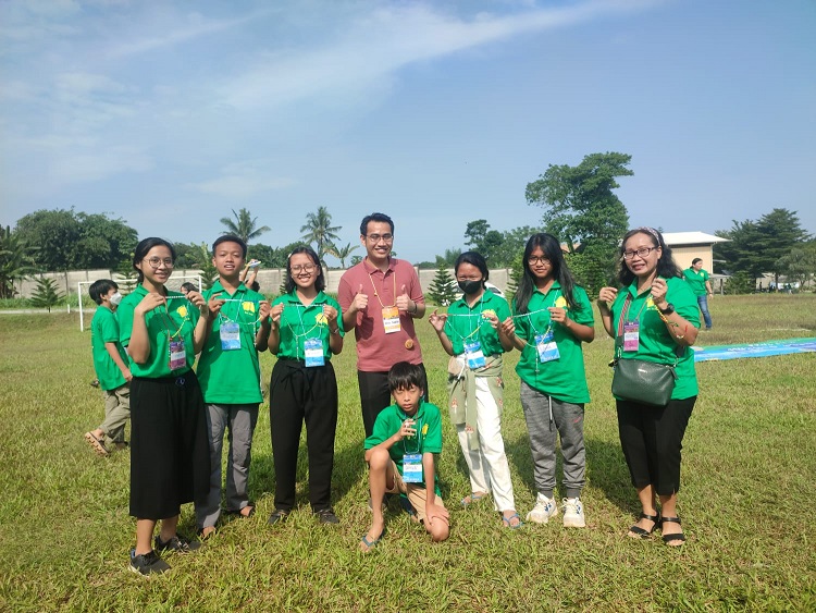Anak2 bernadet dan Romo Salto PAKI